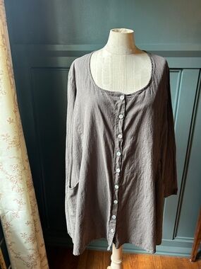 Tulip
Women's Button-Front Scoop Neck Top in Taupe and brown stripped